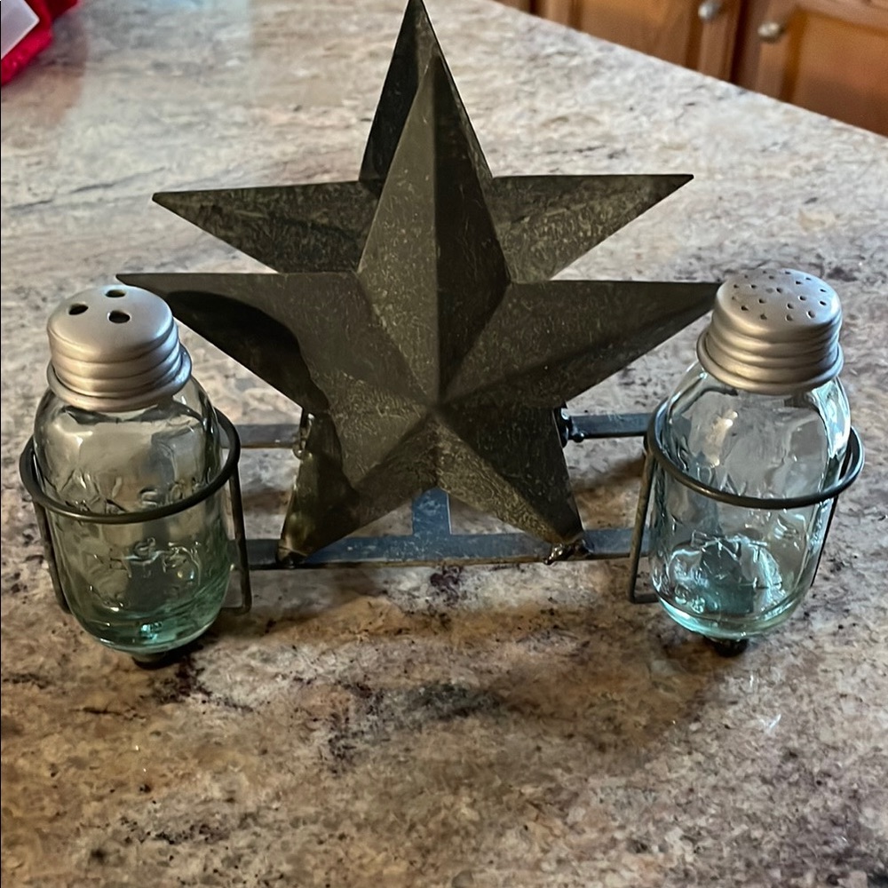 Rustic Star Salt and Pepper Shaker Set
